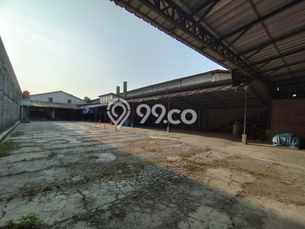 Gudang disewakan di Plumbon Cirebon dengan luas bangunan 2200m2 Gudang disewakan di Plumbon Cirebon dengan luas bangunan 2200m2