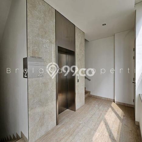 Untuk Dijual! Ruko di BSD City Tangerang LT 151m2 / LB 650m2 Kawasan Strategis Untuk Dijual! Ruko di BSD City Tangerang LT 151m2 / LB 650m2 Kawasan Strategis