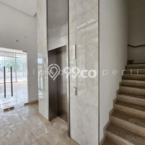 Ruko Strategis Kawasan , Luas 650m2m², Pusat Komersial, Dekat Tangerang, Tangerang Ruko Strategis Kawasan , Luas 650m2m², Pusat Komersial, Dekat Tangerang, Tangerang