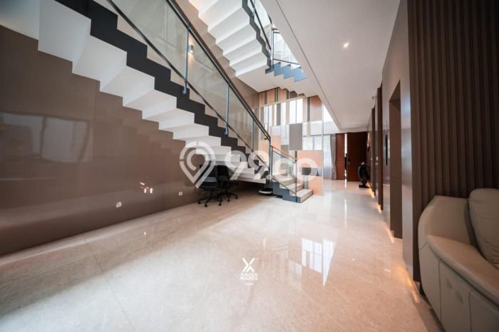 Jual Rumah Luas Elegan Dengan View Eksklusif di BSD City, Tangerang Jual Rumah Luas Elegan Dengan View Eksklusif di BSD City, Tangerang
