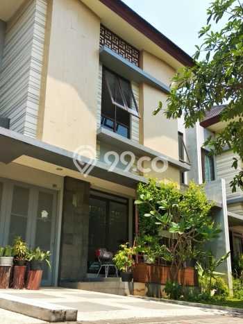 Ready to Use! Luxury House LT 135m2 Desain Modern di BSD City Ready to Use! Luxury House LT 135m2 Desain Modern di BSD City