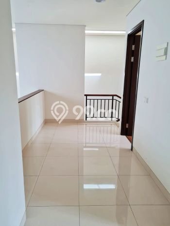 Ready to Use! Luxury House LT 120m2 Desain Elegan di BSD City Ready to Use! Luxury House LT 120m2 Desain Elegan di BSD City