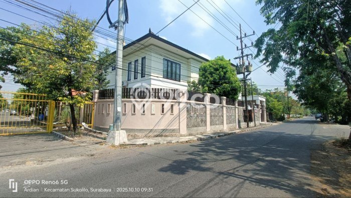 For Sale! Luxury House LT 675m2 Desain Modern di Manyar For Sale! Luxury House LT 675m2 Desain Modern di Manyar