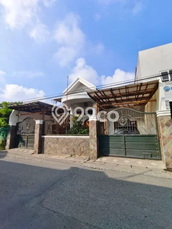 Jual Rumah 5 KT di , Surabaya - LT 240m2m² Jual Rumah 5 KT di , Surabaya - LT 240m2m²