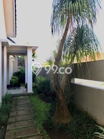 Disewakan Rumah Murah di Kerobokan Badung dengan 4 Kamar Tidur Disewakan Rumah Murah di Kerobokan Badung dengan 4 Kamar Tidur