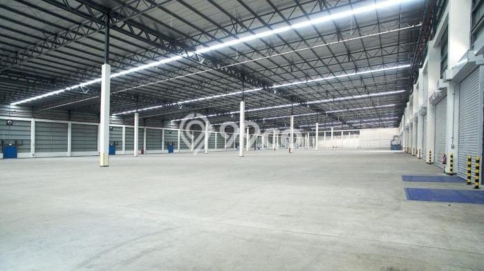 Gudang Disewa di Bekasi dengan LB 54000m2 Area Komersial Ramai Gudang Disewa di Bekasi dengan LB 54000m2 Area Komersial Ramai