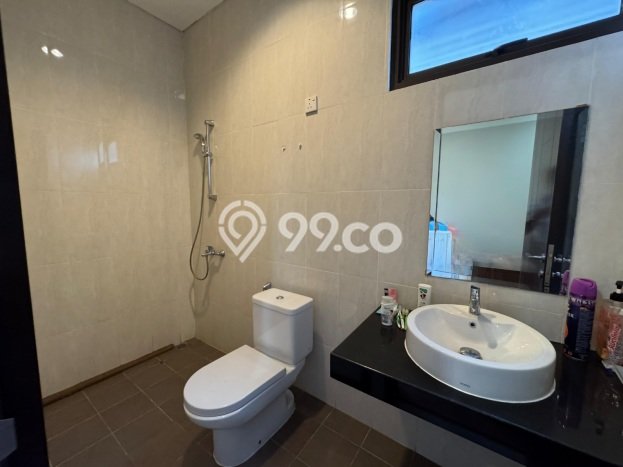 Rumah Luas Asri 4 KT Siap Pakai di BSD Green Wich Tangerang Rumah Luas Asri 4 KT Siap Pakai di BSD Green Wich Tangerang