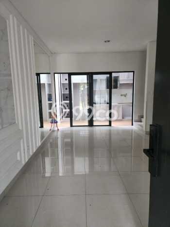 Jual Rumah Favorit Siap Huni LB 100m2 di Cakung, Jakarta Timur Jual Rumah Favorit Siap Huni LB 100m2 di Cakung, Jakarta Timur