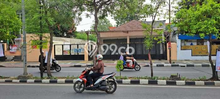 Rumah Eksklusif Siap Huni LT 500m2 di Jatinegara, Jakarta Timur Rumah Eksklusif Siap Huni LT 500m2 di Jatinegara, Jakarta Timur
