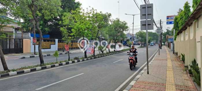 Rumah Eksklusif Siap Huni LT 500m2 di Jatinegara, Jakarta Timur Rumah Eksklusif Siap Huni LT 500m2 di Jatinegara, Jakarta Timur