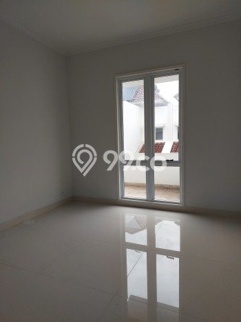 Jarang Ada! Rumah Sewa 4 Kamar Nyaman Siap Huni Gading Serpong Jarang Ada! Rumah Sewa 4 Kamar Nyaman Siap Huni Gading Serpong