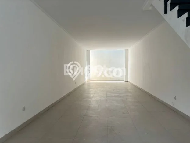 Ruko Kawasan Strategis di , Luas 179m2m², Jalan Raya Ruko Kawasan Strategis di , Luas 179m2m², Jalan Raya
