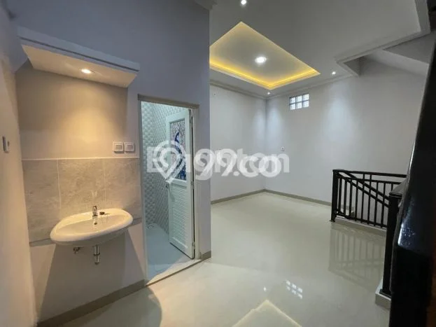 Rumah Mewah LB 178m2 Siap Huni Desain Elegan di Karang Anyar, Jakarta Pusat Rumah Mewah LB 178m2 Siap Huni Desain Elegan di Karang Anyar, Jakarta Pusat