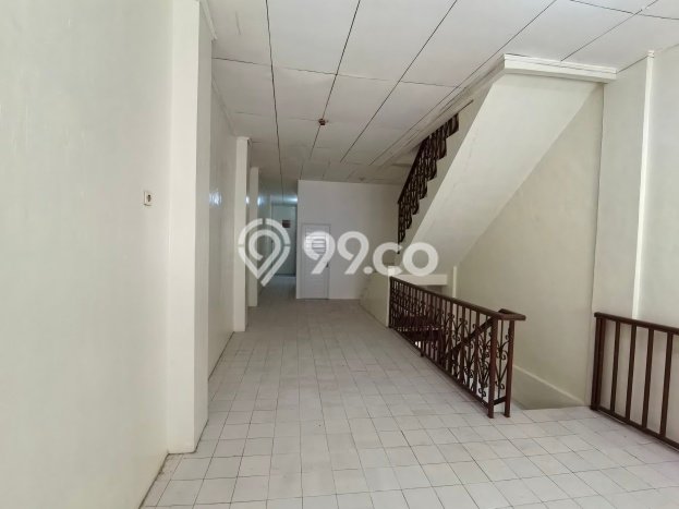 Ruko Disewa di Jakarta Barat dengan LB 304m2 Area Komersial Ramai Ruko Disewa di Jakarta Barat dengan LB 304m2 Area Komersial Ramai