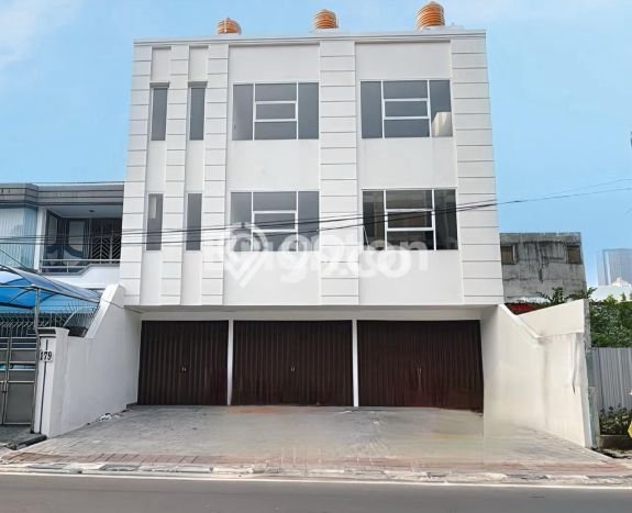 Ruko Kawasan Strategis di , Luas 179m2m², Jalan Raya Ruko Kawasan Strategis di , Luas 179m2m², Jalan Raya