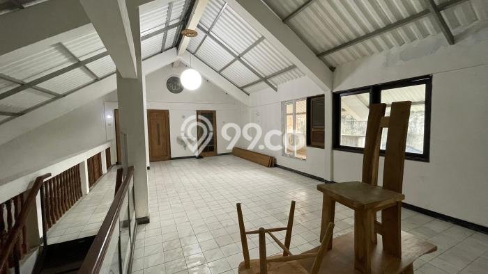 Dijual Rumah Luas Elegan Dengan View Eksklusif di Bintaro, Jakarta Selatan Dijual Rumah Luas Elegan Dengan View Eksklusif di Bintaro, Jakarta Selatan