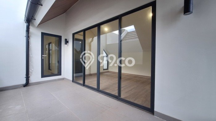 Rumah Elit Modern Tanpa Renovasi di Gading Serpong Tangerang Rumah Elit Modern Tanpa Renovasi di Gading Serpong Tangerang