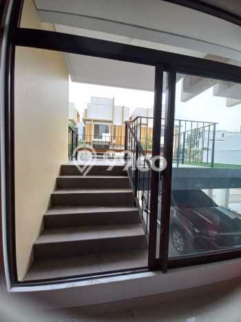 For Sale! Luxury House LT 144m2 Desain Elegan di BSD City For Sale! Luxury House LT 144m2 Desain Elegan di BSD City