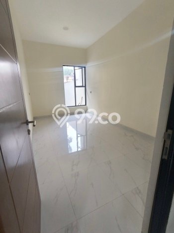 Dijual Hunian Rumah Terawat 5 KT di Meruya, Jakarta Barat Dijual Hunian Rumah Terawat 5 KT di Meruya, Jakarta Barat