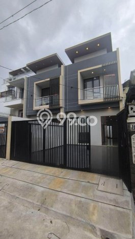 Rumah Luas Asri 3 KT Siap Huni di Meruya Jakarta Barat Rumah Luas Asri 3 KT Siap Huni di Meruya Jakarta Barat