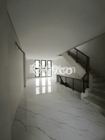 Disewakan Ruko di Kawasan Ramai Cibubur Luas 60m2 Disewakan Ruko di Kawasan Ramai Cibubur Luas 60m2
