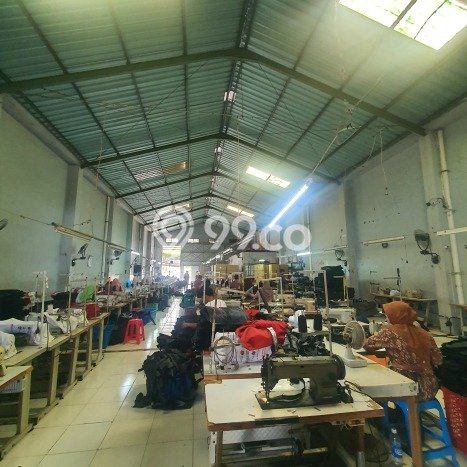 Unit Gudang Dijual di Jebres Solo Luas Tanah 970m2, Luas Bangunan 370m2 Unit Gudang Dijual di Jebres Solo Luas Tanah 970m2, Luas Bangunan 370m2