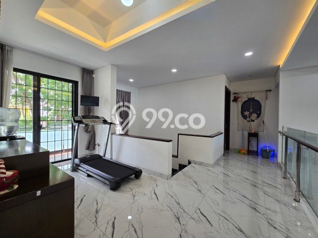 Hunian Mewah LB 220m2 Siap Huni Desain Elegan di BSD Puspita Loka, Tangerang Hunian Mewah LB 220m2 Siap Huni Desain Elegan di BSD Puspita Loka, Tangerang