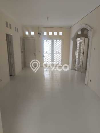 Disewakan! Rumah 3 Kamar Tidur &
2 Kamar Mandi di BSD City, Tangerang Disewakan! Rumah 3 Kamar Tidur &
2 Kamar Mandi di BSD City, Tangerang