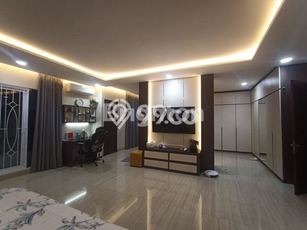 Dijual Rumah Luas Megah Dengan View Cantik di Pluit, Jakarta Utara Dijual Rumah Luas Megah Dengan View Cantik di Pluit, Jakarta Utara