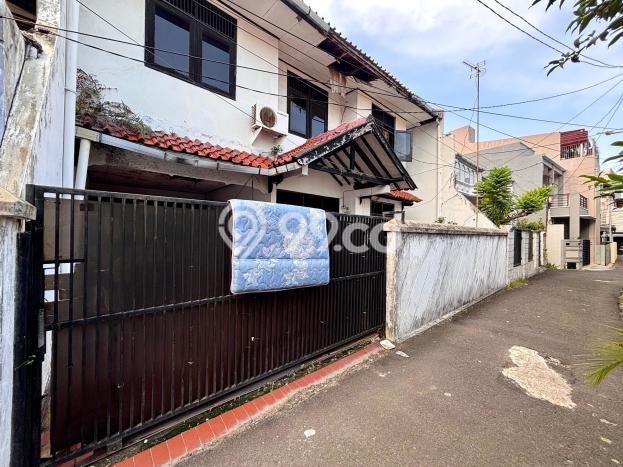 Dijual Rumah 7 Kamar Lokasi Strategis Nyaman dan Strategis di Tebet Dijual Rumah 7 Kamar Lokasi Strategis Nyaman dan Strategis di Tebet