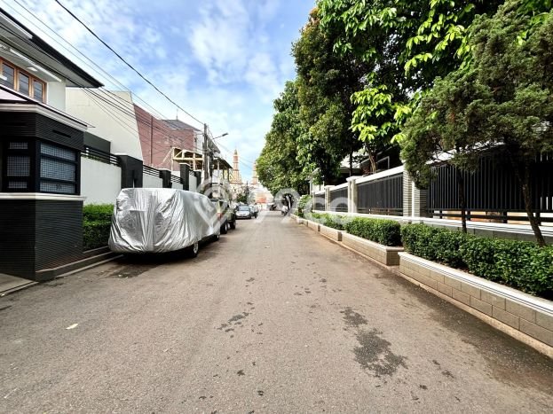 BEST OFFER! Rumah Untuk Investasi area Tebet, Luas 876m2m² LB 400m2m² BEST OFFER! Rumah Untuk Investasi area Tebet, Luas 876m2m² LB 400m2m²