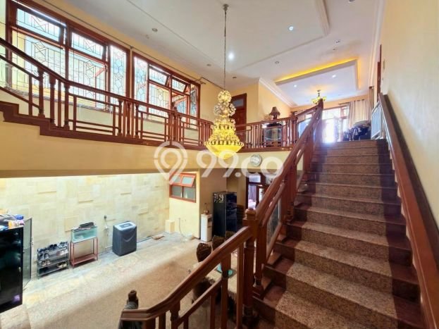 Siap Huni Rumah Mewah 6 Kamar di Tebet Dekat ke Mana Pun Siap Huni Rumah Mewah 6 Kamar di Tebet Dekat ke Mana Pun