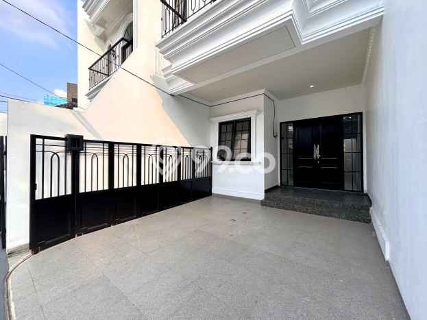 Dijual Rumah Modern 4 KT di Cawang, Jakarta Timur Dijual Rumah Modern 4 KT di Cawang, Jakarta Timur