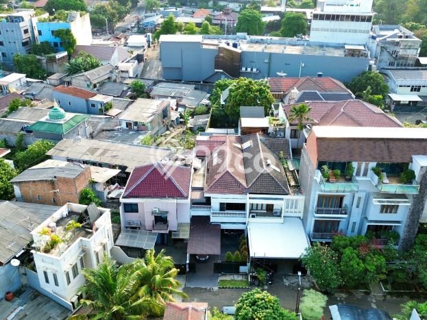 Siap Huni Hunian Elit 5 Kamar di Pancoran Dekat ke Mana Pun Siap Huni Hunian Elit 5 Kamar di Pancoran Dekat ke Mana Pun