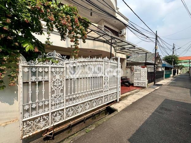 Rumah kawasan Tebet, Jakarta Selatan, LT 140m2m² LB 225m2m² Rumah kawasan Tebet, Jakarta Selatan, LT 140m2m² LB 225m2m²
