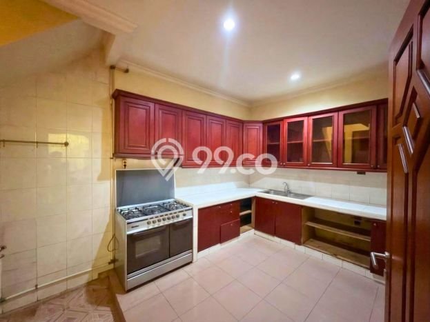 Siap Huni Rumah Mewah 6 Kamar di Tebet Dekat ke Mana Pun Siap Huni Rumah Mewah 6 Kamar di Tebet Dekat ke Mana Pun