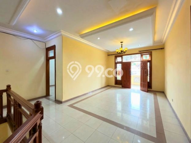 Siap Huni Rumah Mewah 6 Kamar di Tebet Dekat ke Mana Pun Siap Huni Rumah Mewah 6 Kamar di Tebet Dekat ke Mana Pun