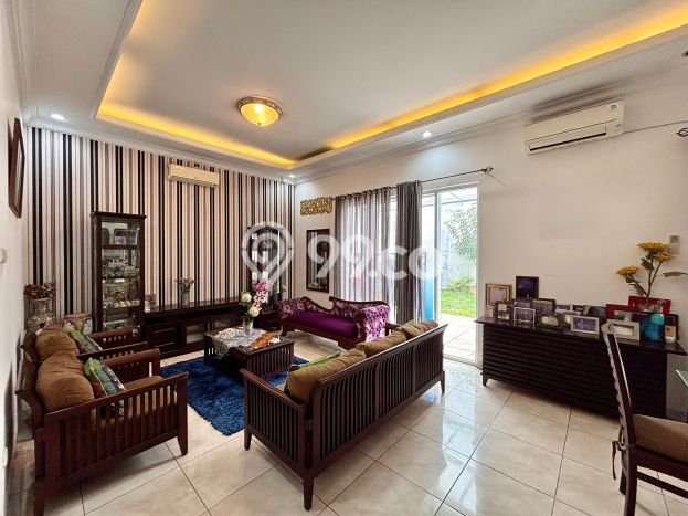 Siap Huni Hunian Elit 5 Kamar di Tebet Dekat ke Mana Pun Siap Huni Hunian Elit 5 Kamar di Tebet Dekat ke Mana Pun