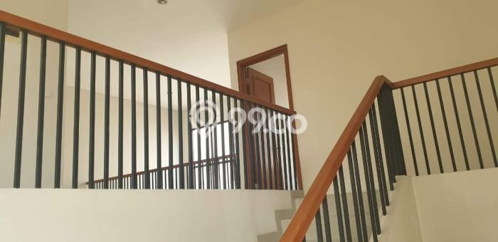 Rumah Mewah LB 200m2 Siap Pakai Desain Elegan di Alam Sutera, Tangerang Rumah Mewah LB 200m2 Siap Pakai Desain Elegan di Alam Sutera, Tangerang