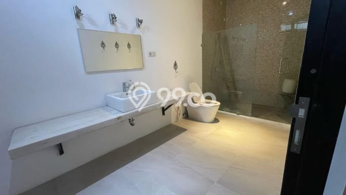 Jual Rumah Mewah Megah Dengan View Eksklusif di Alam Sutera, Tangerang Jual Rumah Mewah Megah Dengan View Eksklusif di Alam Sutera, Tangerang