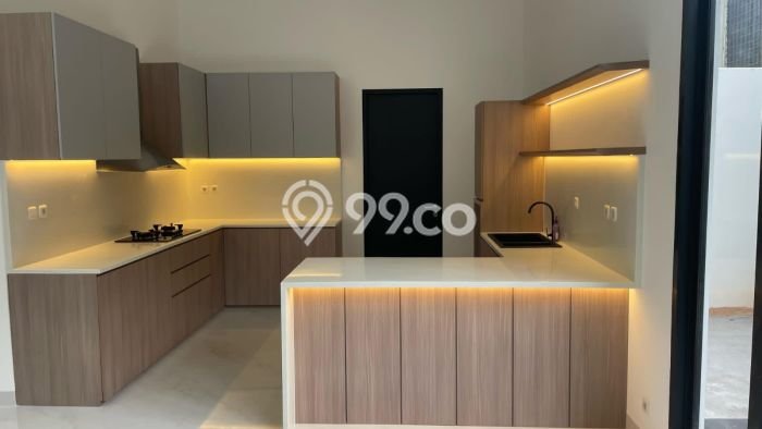 Jual Rumah Mewah Megah Dengan View Eksklusif di Alam Sutera, Tangerang Jual Rumah Mewah Megah Dengan View Eksklusif di Alam Sutera, Tangerang