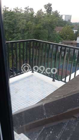Rumah Modern 4 KT di BSD Tangerang Semi Furnished Rumah Modern 4 KT di BSD Tangerang Semi Furnished