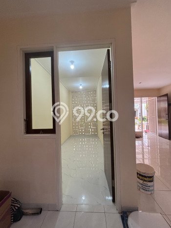 Disewakan! Rumah 4 Kamar Tidur &
2 Kamar Mandi di BSD, Tangerang Disewakan! Rumah 4 Kamar Tidur &
2 Kamar Mandi di BSD, Tangerang