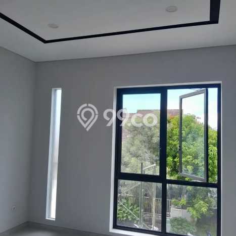 Rumah 5 KT 5 KM di Kawasan Citraland, Surabaya Rumah 5 KT 5 KM di Kawasan Citraland, Surabaya