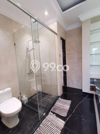 Ready to Use! Luxury House LT 289m2 Desain Elegan di Surabaya Kota Ready to Use! Luxury House LT 289m2 Desain Elegan di Surabaya Kota