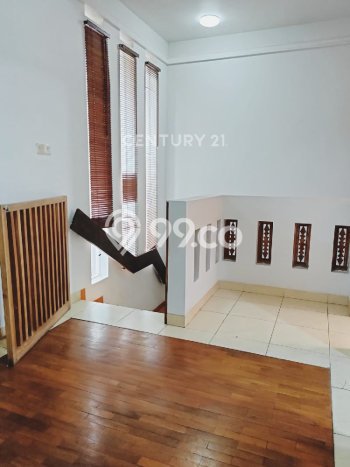 Lokasi terbaik! Rumah siap pakai dikontrakkan di Antapani LB 200m2 Lokasi terbaik! Rumah siap pakai dikontrakkan di Antapani LB 200m2