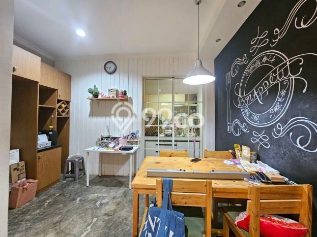 Jual Rumah Luas Elegan Dengan View Cantik di Green Lake City, Jakarta Barat Jual Rumah Luas Elegan Dengan View Cantik di Green Lake City, Jakarta Barat