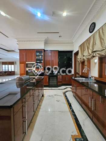 Rumah Mewah LB 1500m2 Siap Pakai Desain Elegan di Kedoya Baru, Jakarta Barat Rumah Mewah LB 1500m2 Siap Pakai Desain Elegan di Kedoya Baru, Jakarta Barat
