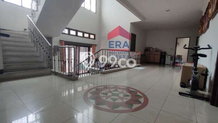 Siap Huni Rumah Mewah 7 Kamar di Kebon Jeruk Dekat ke Mana Pun Siap Huni Rumah Mewah 7 Kamar di Kebon Jeruk Dekat ke Mana Pun