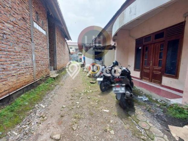 Rumah Mewah LB 470m2 Siap Huni Desain Elegan di Srondol, Semarang Rumah Mewah LB 470m2 Siap Huni Desain Elegan di Srondol, Semarang
